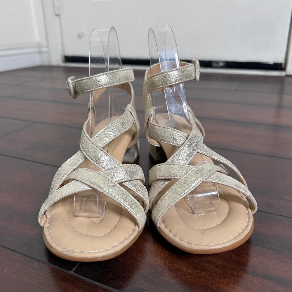 NWOB Born Strappy Block Heel Sandals Women 8 Gold Metallic Leather Wedding Guest